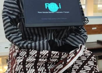 Roli (Robot Sahabat Bahasa dan Sastra)